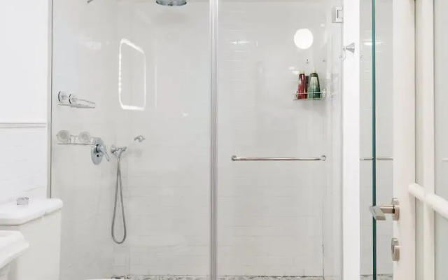 Sasson & Co Luxury 1BR House Neve Tzedek