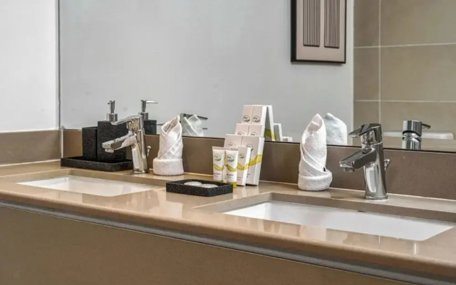 Luxe Ventures Waters Edge Haven