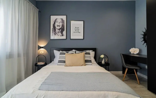 Chic Black & White 2BR on Dambovitei
