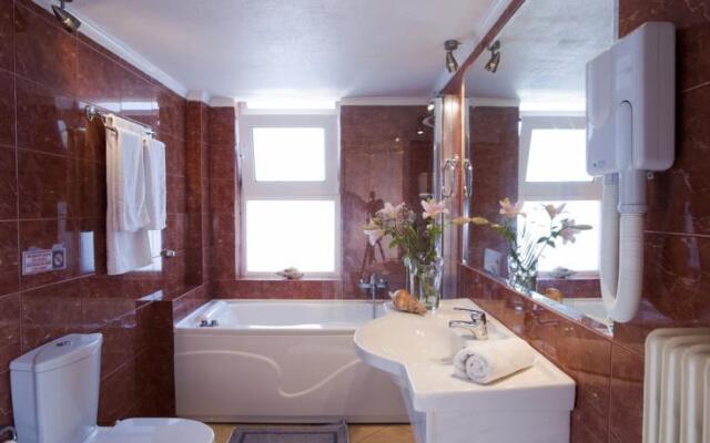 'Captain's House' Traditional Hotel Suites