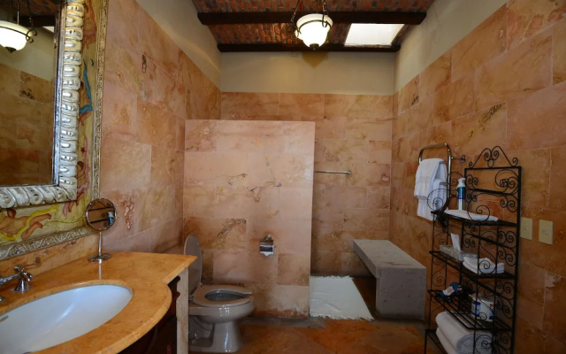 Casa Tres Leones