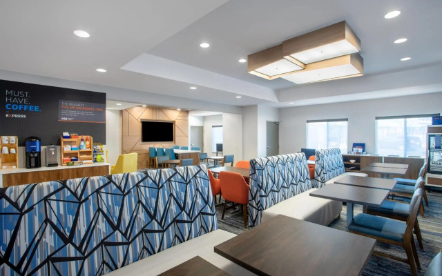 Holiday Inn Express Hotel & Suites Clinton by IHG