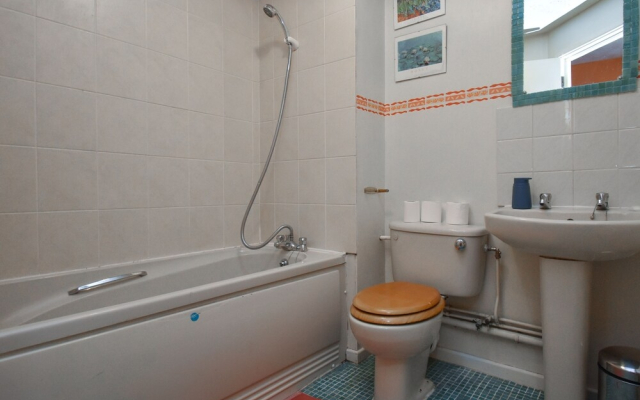 Large 3 Bed Sleep 6 Central MK