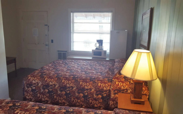 Early American Motel