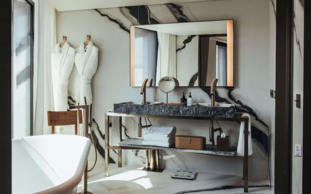 Sax Paris, LXR Hotels & Resorts