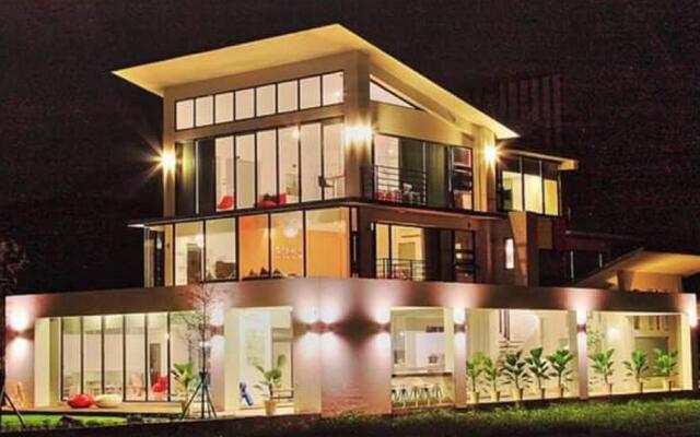 Lake shining Hostel