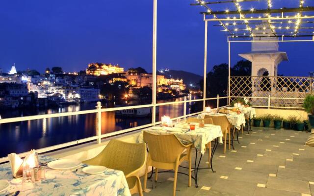 Hotel Sarovar on Lake Pichola