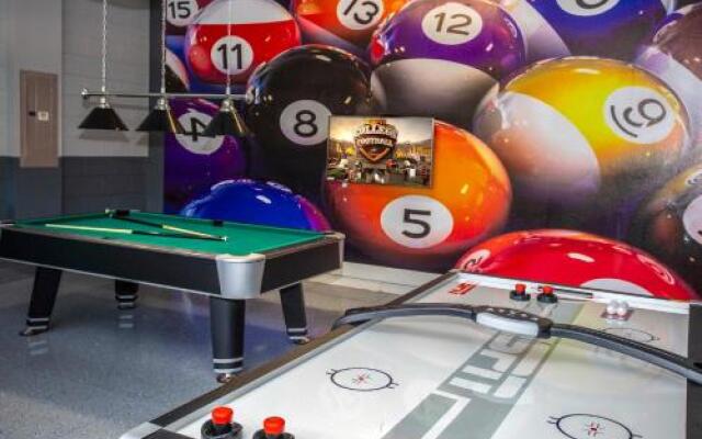 Eight Bedrooms with Pool & Spa 481