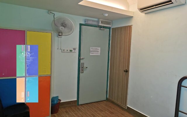 Halo Hostel