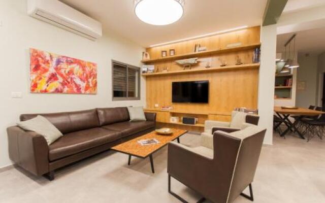 Ben Gurion Apartment