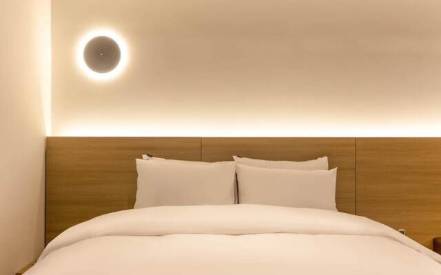 H hotel
