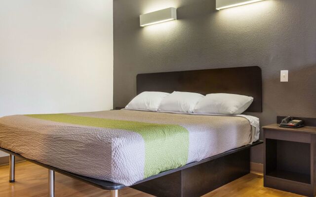 Studio 6 Alexandria, LA