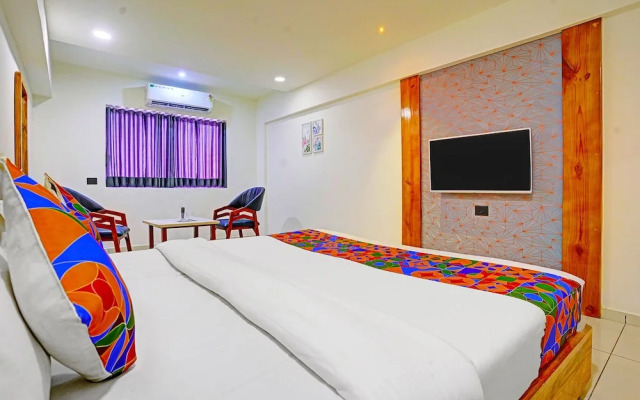Fabhotel Royal Manor