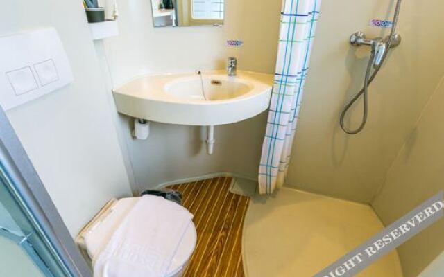 100 Inn Liangpin Hotel (Shanghai Pusan Road Subway Station)