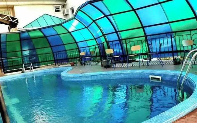 Vicmike Villa Hotel & Suites