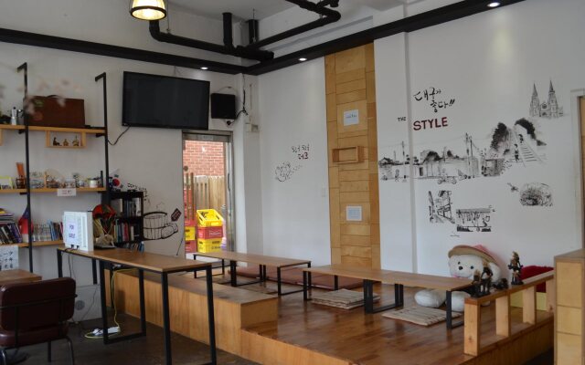 The Style Capsule Guesthouse - Hostel
