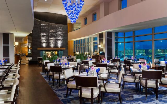 Fairmont Vancouver Airport In-Terminal Hotel