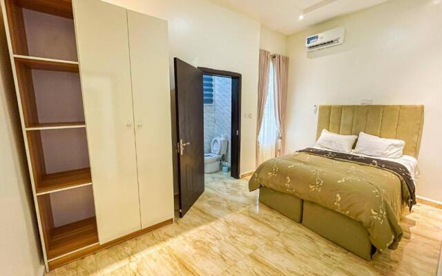 4 Bedroom Luxury Entire Apartment With Wifi