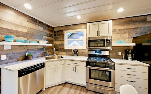 4093 Manzanita Ave Cabin Unit 4