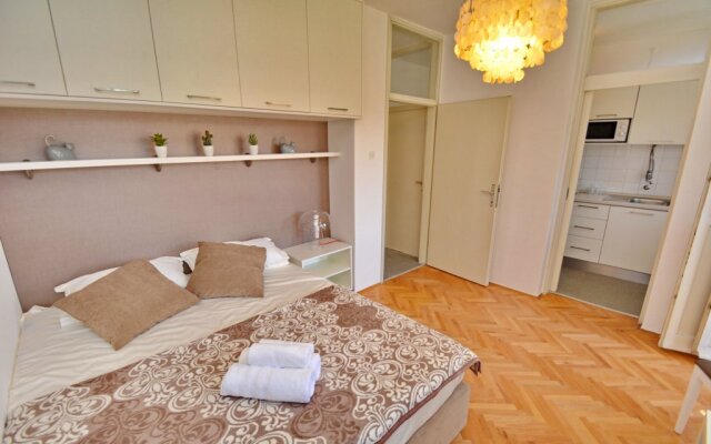 Studio Dimitris II Apartments