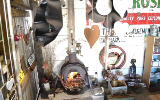 Suzie's Coffee Shop Accommodation