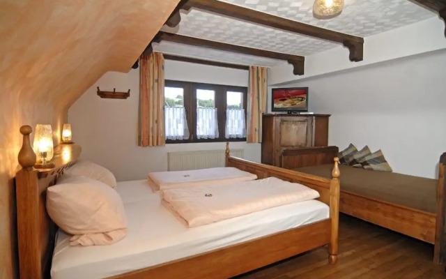 Harmony beim Holzschnitzer