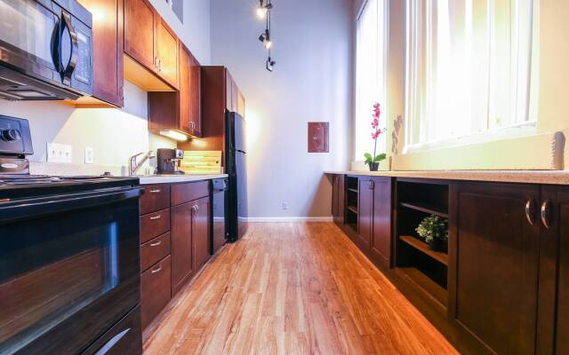 Downtown Denver 2BR Apartment - Open Plan Living!