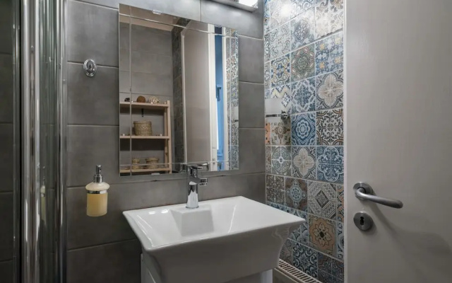 Autonomous House in the heart of Plaka