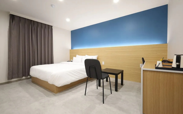 Calm Rest Hotel Gimhae