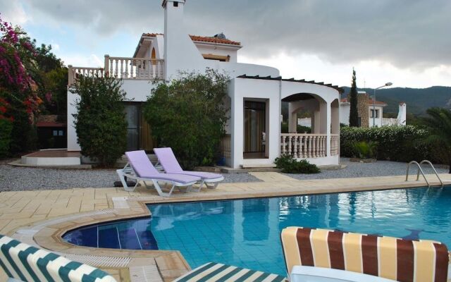 Villa Paradisia by Amy Villas