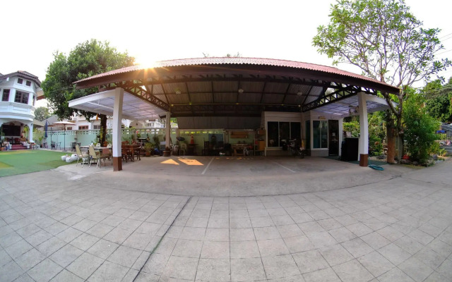 Baanrapeepong Boutique Hotel