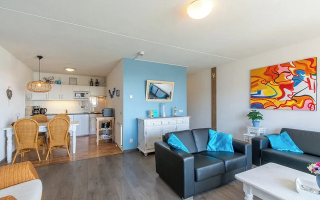 Spacious Seaside Apartment