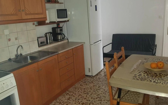 Charming 3-bed House in Tyros