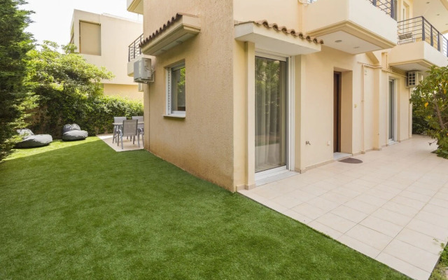 Scorpio Deluxe Apartment with Private Garden
