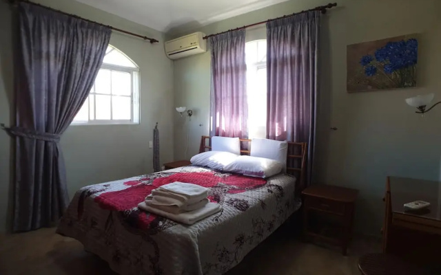 Great Privacy 3 Bedroom Villa Near the Beach