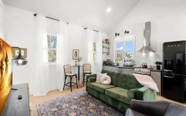 Casa Julieta Luxury Ybor-themed Studio