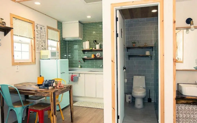 Jeju Zamong & Sarangchae Guesthouse