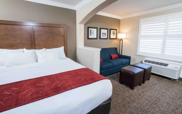 Comfort Suites Fresno River Park