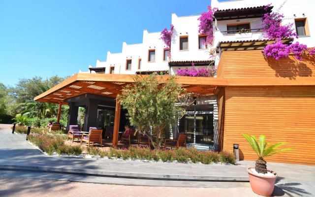 Green Beach Resort Hotel