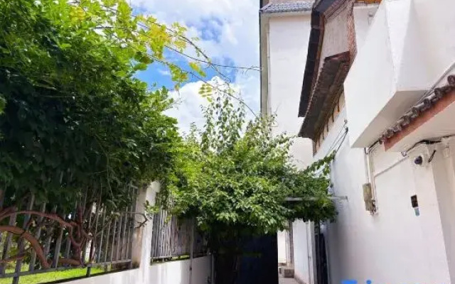 vivid courtyard of Wei Shan