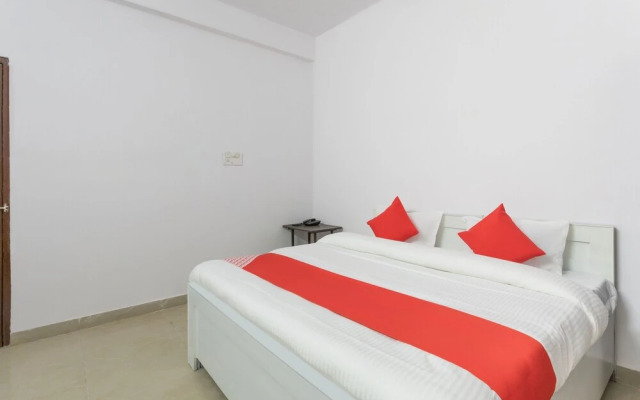 OYO 28691 Hotel Golden Star