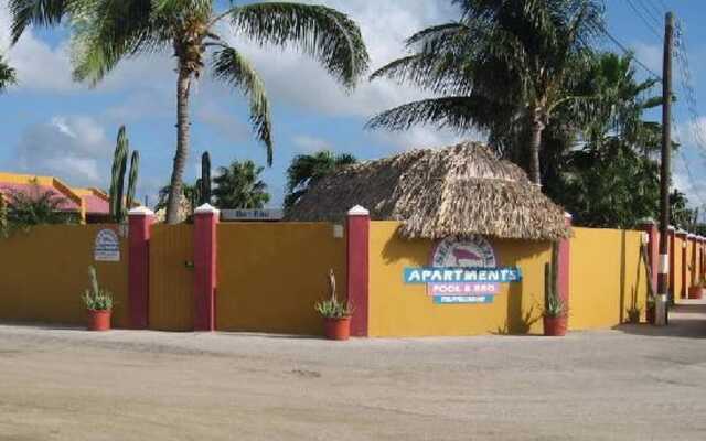 Sea Breeze Ocean, Studio 7 at Mangel Halto Beach