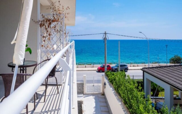 Acquamarina Apartment On Sea Shore