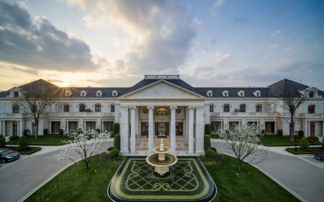 Lvcheng Taohuayuan Huanglong Hotel