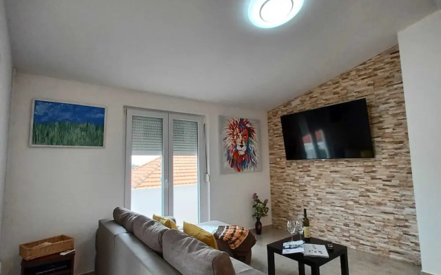 Beachfront Apartment With Balcony and Sea View