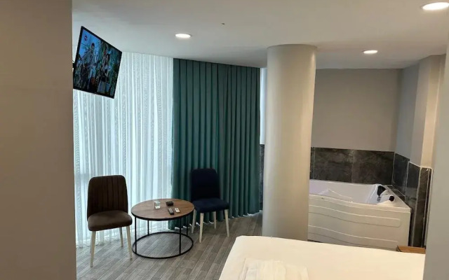 Lacasa Royal Hotel