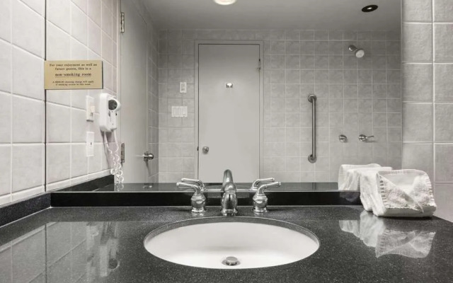 Days Inn - Ottawa West