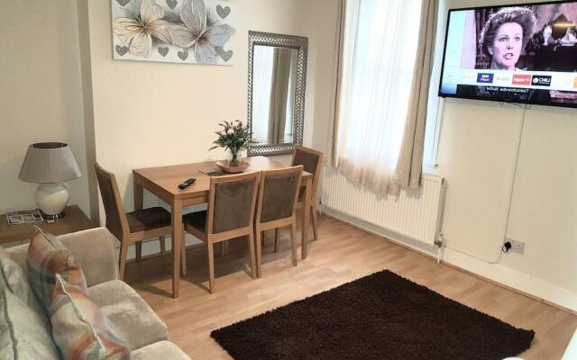 Cedar Villa - Inviting 5-bed House in Chatham-