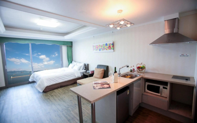 Bay Condo Hotel Tongyeong