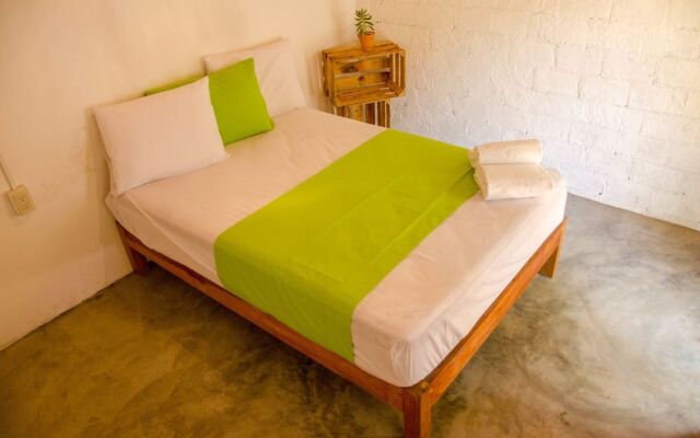 Alebrijes Surf House - Adults Only - Hostel